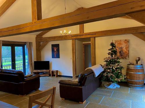 Launceston House | Trelaske Mill Cider Barn-with Hot Tub, Fire Pit BBQ