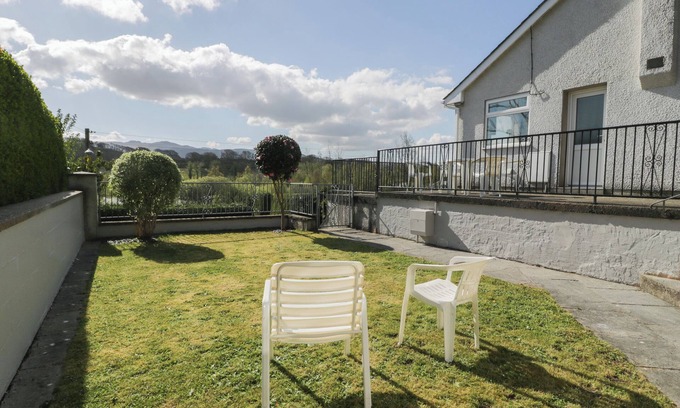 Penrhyndeudraeth Cottage | TREM Y FOEL, pet friendly, with a garden in Penrhyndeudraeth