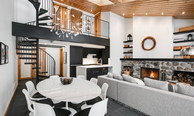 Mont-Tremblant House | TREMBLANT SKI IN/OUT LUXURIOUS NANSENHUS TOWNHOUSE