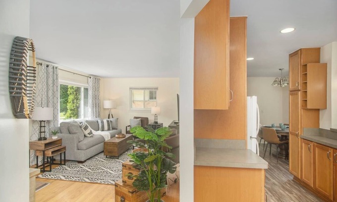 Ann Arbor House | Trendy Ann Arbor Boho Chic Ranch (30 day min)