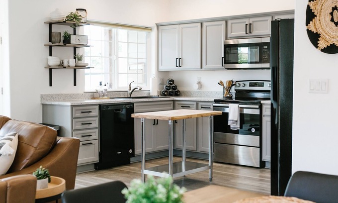 Crescent City House | Trendy North Coast Redwoods Bungalow B, 2 Just Blocks To Stunning Ocean Sunsets!