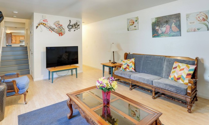 Trenton House | Trenton Townhome: 1 Mi to Downtown!