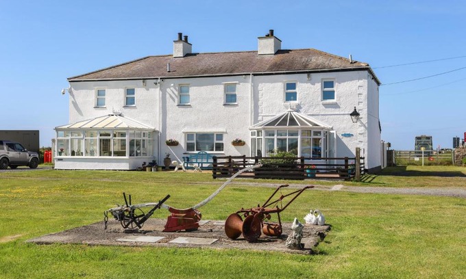Caergeiliog House | Trewan Cottage
