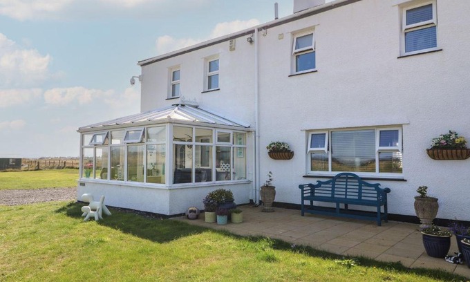 Caergeiliog House | Trewan House