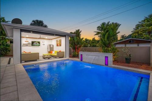 Trinity Beach House | Trinity Beach Stunner - Tropical Entertainer