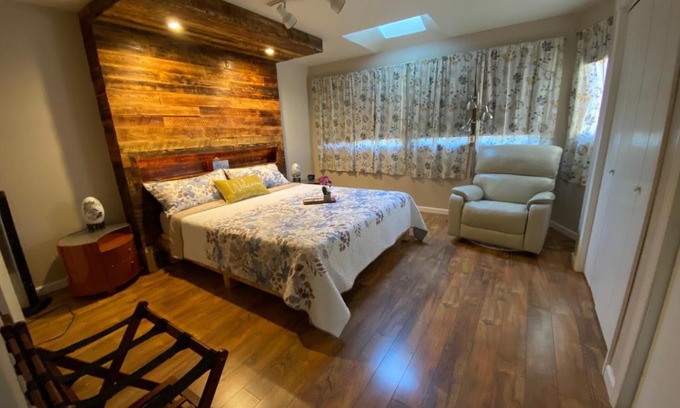 Turnagain Bed & Breakfast | Trinity Escapes - Two Bedroom two bathroom full Apartment near airport