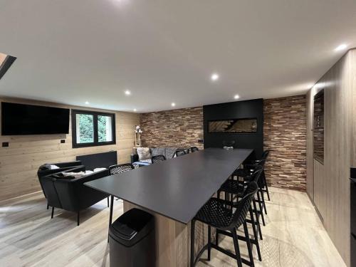 Cauterets Apartment | Triplex moderne avec cheminée, balcon et parking à Cauterets - FR-1-812-78