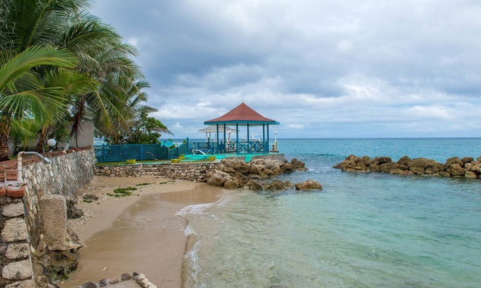 Tower Isle Apartment | Tropical Beach Suite