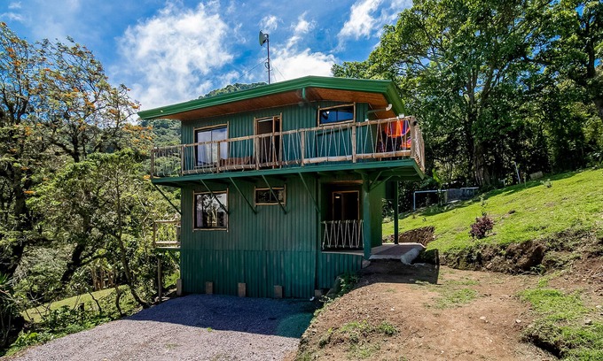 Roble Apartment | Tropical cabana with amazing views & wraparound balcony - dog-friendly