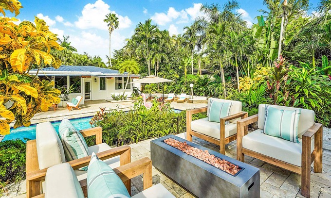 Biscayne Park House | Tropical garden Villa w/ pool, game room, fire pit