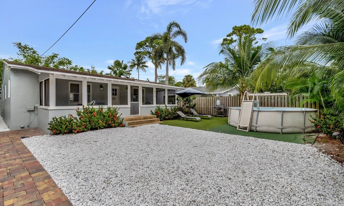 Tarpon River House | Tropical Getaway- Downtown/Las Olas with a POOL!