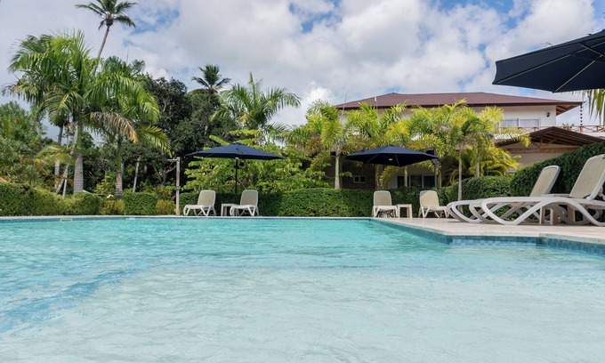 Sanchez Apartment | Tropical Getaway: Bungalow with Jacuzzi and Pool
