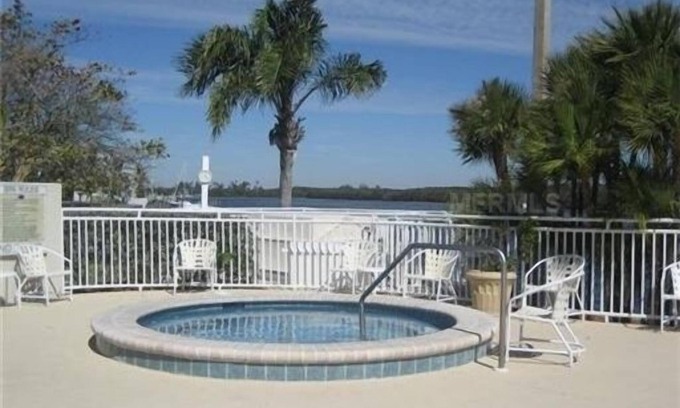 Ruskin Hotel | Tropical Island Paradise on Tampa Bay with Abundant Amenities
