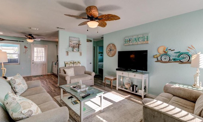 Sunny Shores House | Tropical Retreat