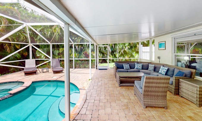 Lakewood Park House | Tropical, secluded oasis with private pool, spa & entertainment lanai