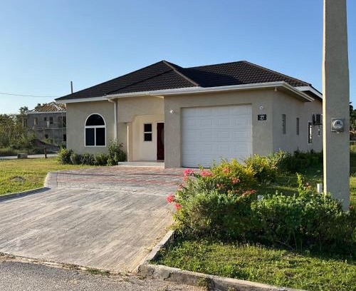 Salem Villa | Tropical Villa at Lakeside View