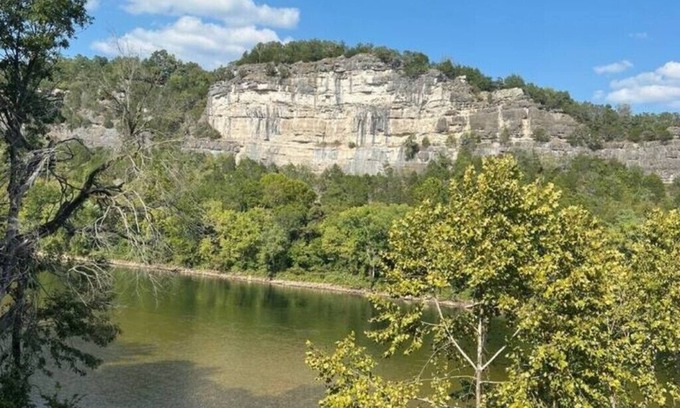 Lone Rock Cabin | Trout Lodge at Two Rivers-White River Cabin Norfork Arkansas