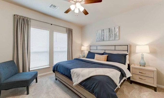 Troy House | Troy 4BR Hub for Business Pros