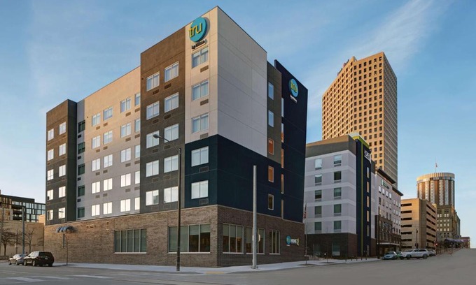 East Town Hotel | Tru By Hilton Milwaukee Downtown, WI