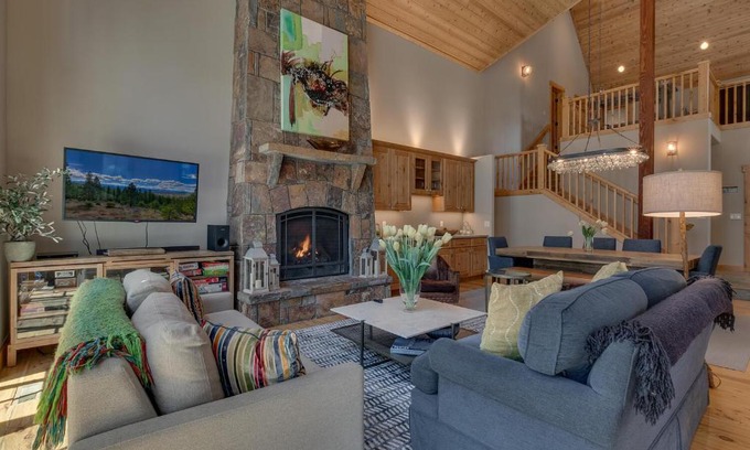 Truckee House | Truckee Treasure at Grays Crossing by Tahoe Getaways - Relaxing Home w Private Hot Tub, Dogs Welcome!