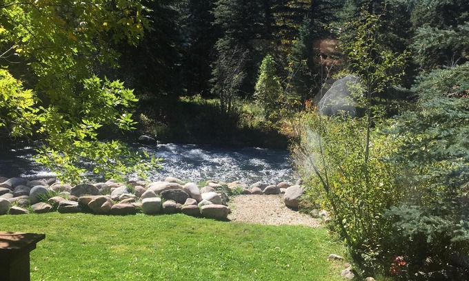 Durango - Purgatory House | True Colorado Log home backing to the river