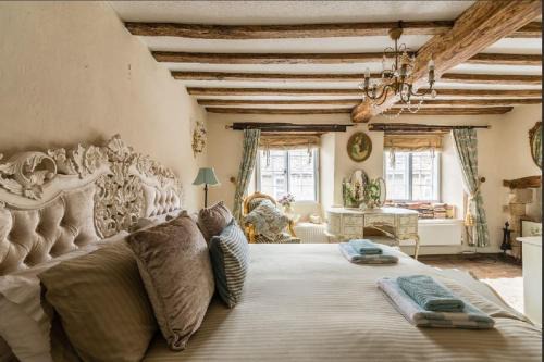 Fairford House | Tudor Cottage
