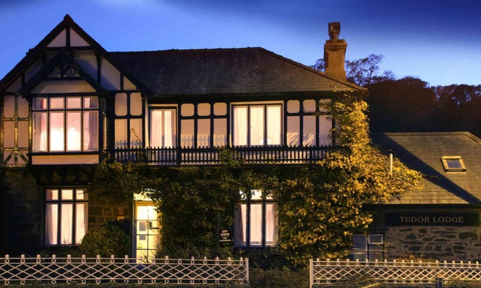 Porthmadog House | Tudor Lodge
