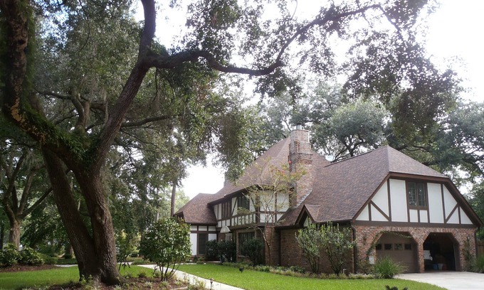 Summerville Bed & Breakfast | Tudor Oaks Inn