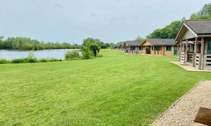 Ampney Crucis House | Tufty Lodge, Lake Pochard lodge 9