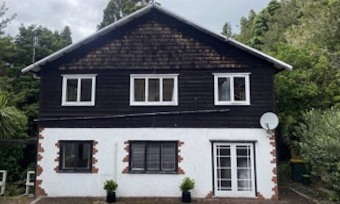 Birkenhead Cabin | Tui Treehouse 6 - Kauri Forrest Treetops