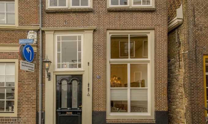 Enkhuizen House | Tulpenhuis Enkhuizen, Monumental home in the old center and near the harbor
