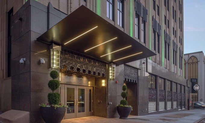 Downtown Tulsa Hotel | Tulsa Club Hotel, Curio Collection by Hilton