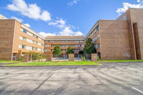 Tulsa Hotel | Tulsa Square Hotel Central, I-44 By OYO