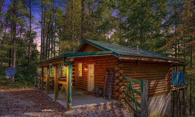 South Bloomingville Cabin | Tumbleweed: Pet friendly + private couples cabin w/hot tub in Hocking Hills