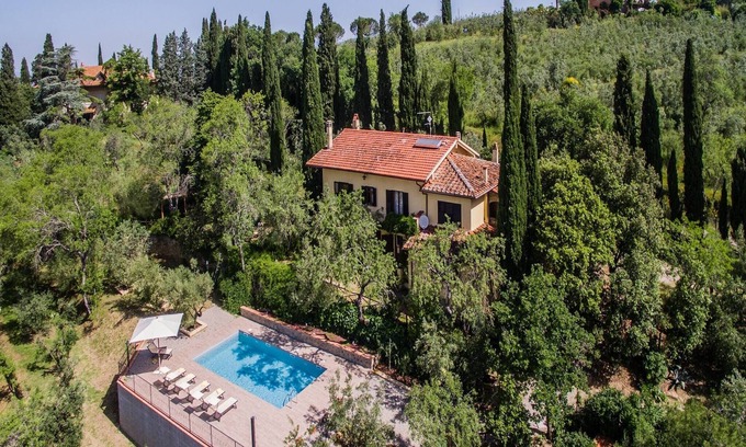 Montecchio Villa | Tuscan Castle View Grand Villa