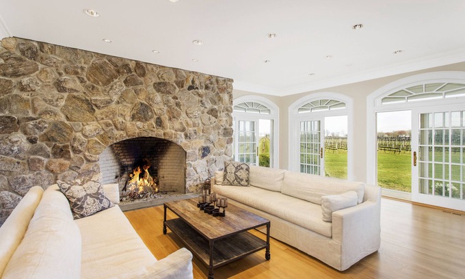 Cutchogue House | Tuscany in the North Fork - Spectacular Villa in the Midst of a Vineyard