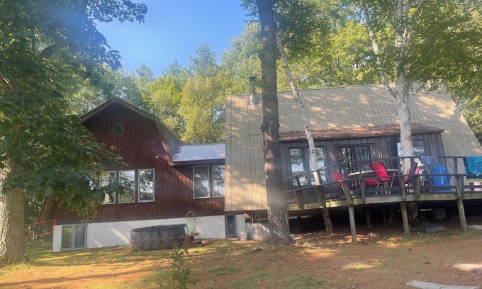 Hastings Highlands Ski Chalet | Twilight Fox Chalet Hot Tub & Sauna Nature Retreat