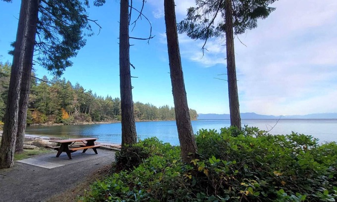Regional District of Nanaimo Cottage | Twin Beaches Cottage