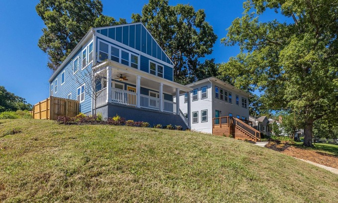 East Side House | Twin Homes - 8 Bedroom Retreat In Central ATL