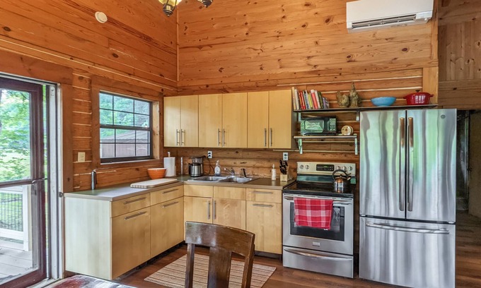 Boswell Villa | Twin Springs Cabin on White River - fiber internet