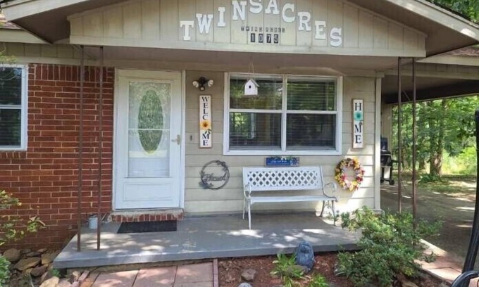 Wilburn House | TwinsAcres Heber Springs AR. 2 night minimum stay. No 1 night rental.