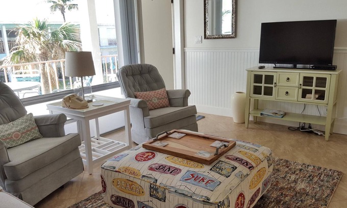 Hillsboro Beach Apartment | Two Bedroom Apartment #207/209