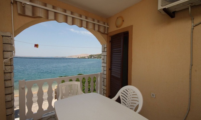 Metajna Apartment | Two bedroom apartment near beach Metajna, Pag (A-6497-d)