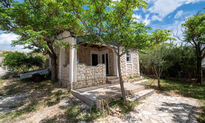Vidalici Apartment | Two bedroom apartment near beach Vidalići, Pag (A-6519-e)