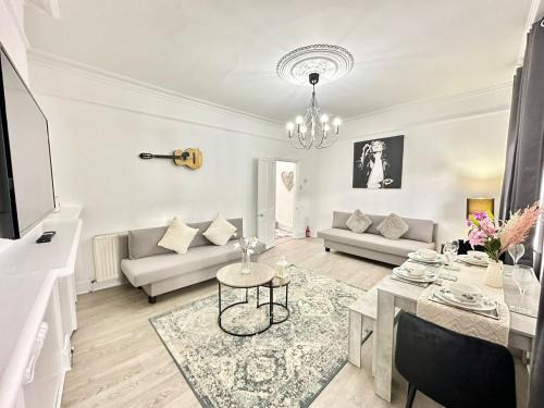 Addison Apartment | Two Bedroom Apartment Shepherd Bush