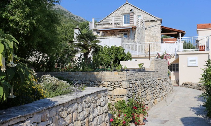 Kuciste Apartment | Two bedroom apartment with terrace and sea view Kučište - Perna, Pelješac (A-10143-a)