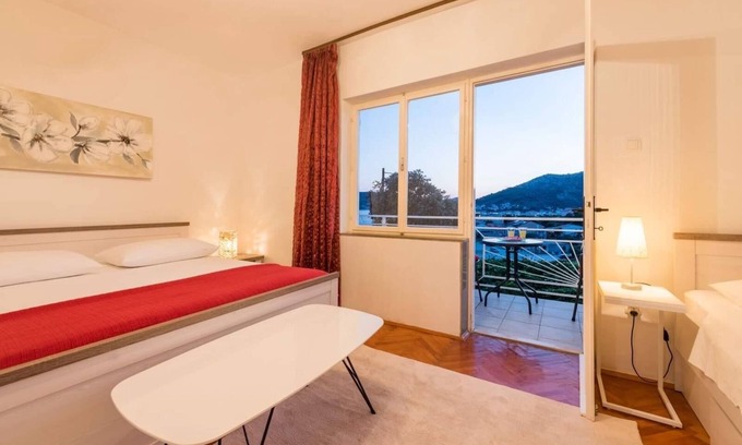 Poljica Apartment | Two bedroom apartment with balcony and sea view Poljica, Trogir (A-21041-a)