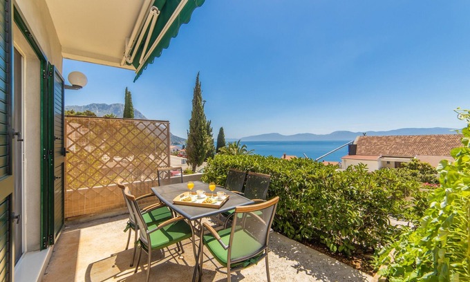 Brist Apartment | Two bedroom apartment with terrace and sea view Brist, Makarska (A-19737-a)