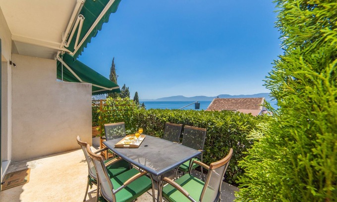 Brist Apartment | Two bedroom apartment with terrace and sea view Brist, Makarska (A-19737-b)
