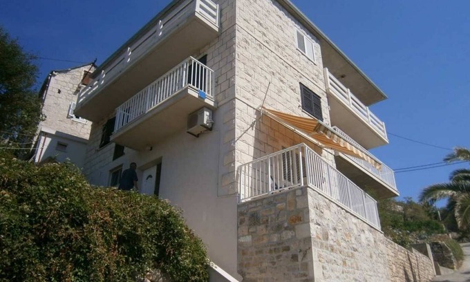 Povlja Apartment | Two bedroom apartment with balcony and sea view Povlja, Brač (A-17472-a)